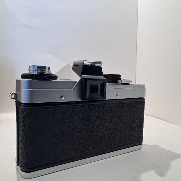 Praktica LB2 35mm Film Camera, Meyer Lens, Pentacon Case, Vintage Strap - Picture 4 of 14